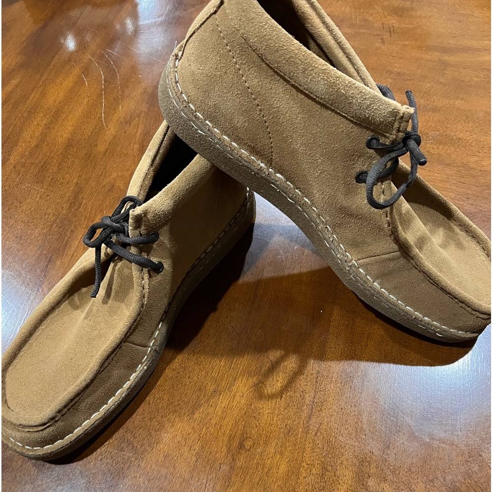NEW ARIAT CLEAN COUNTRY SUEDE LEATHER SHOES (worn twice)